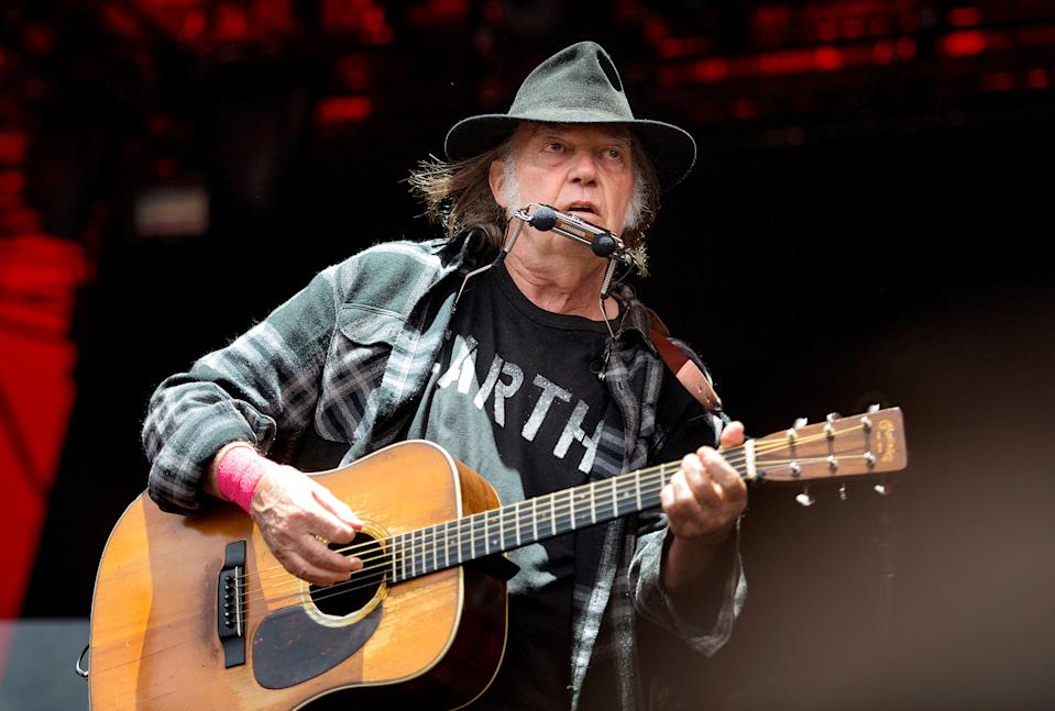 Spotify sides with Joe Rogan, agrees to remove Neil Young’s music from service