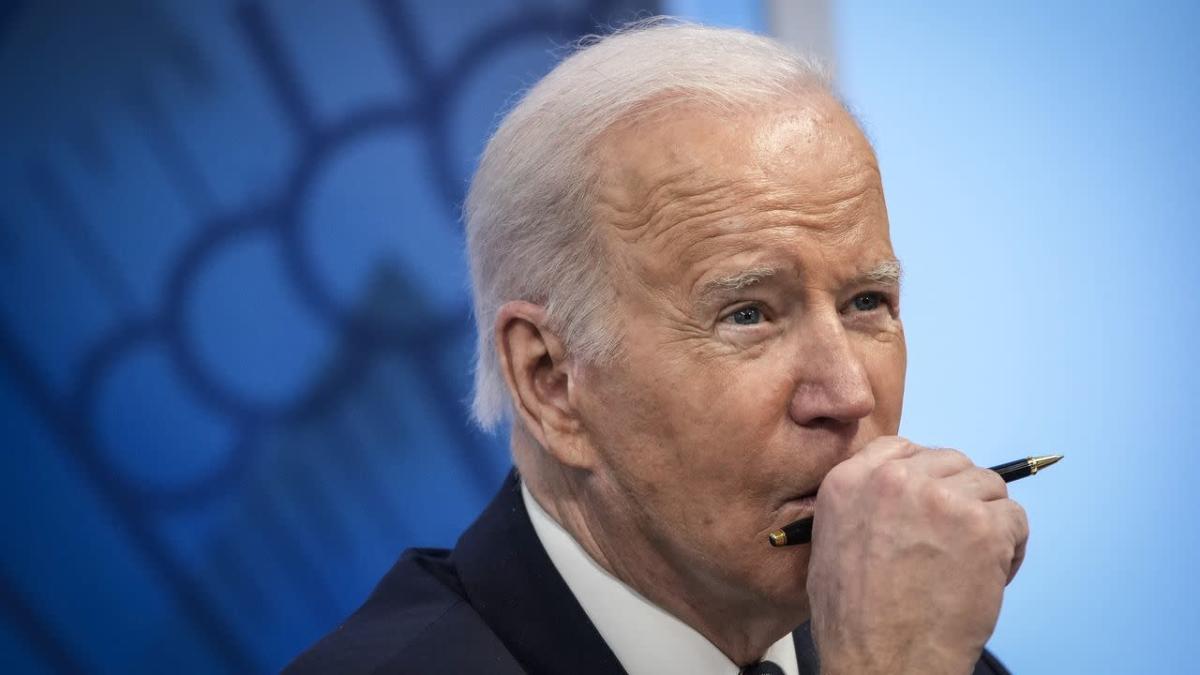 Bipartisan group of lawmakers urge Biden to get congressional approval before sending troops to Ukraine