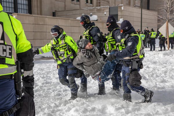 Canada Live Updates: Police Clamp Down on Ottawa Protesters