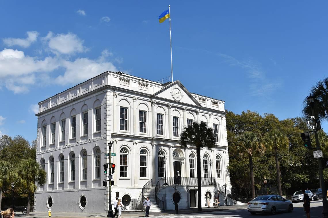 Charleston, in a show of solidarity, flies the Ukrainian flag above its City Hall