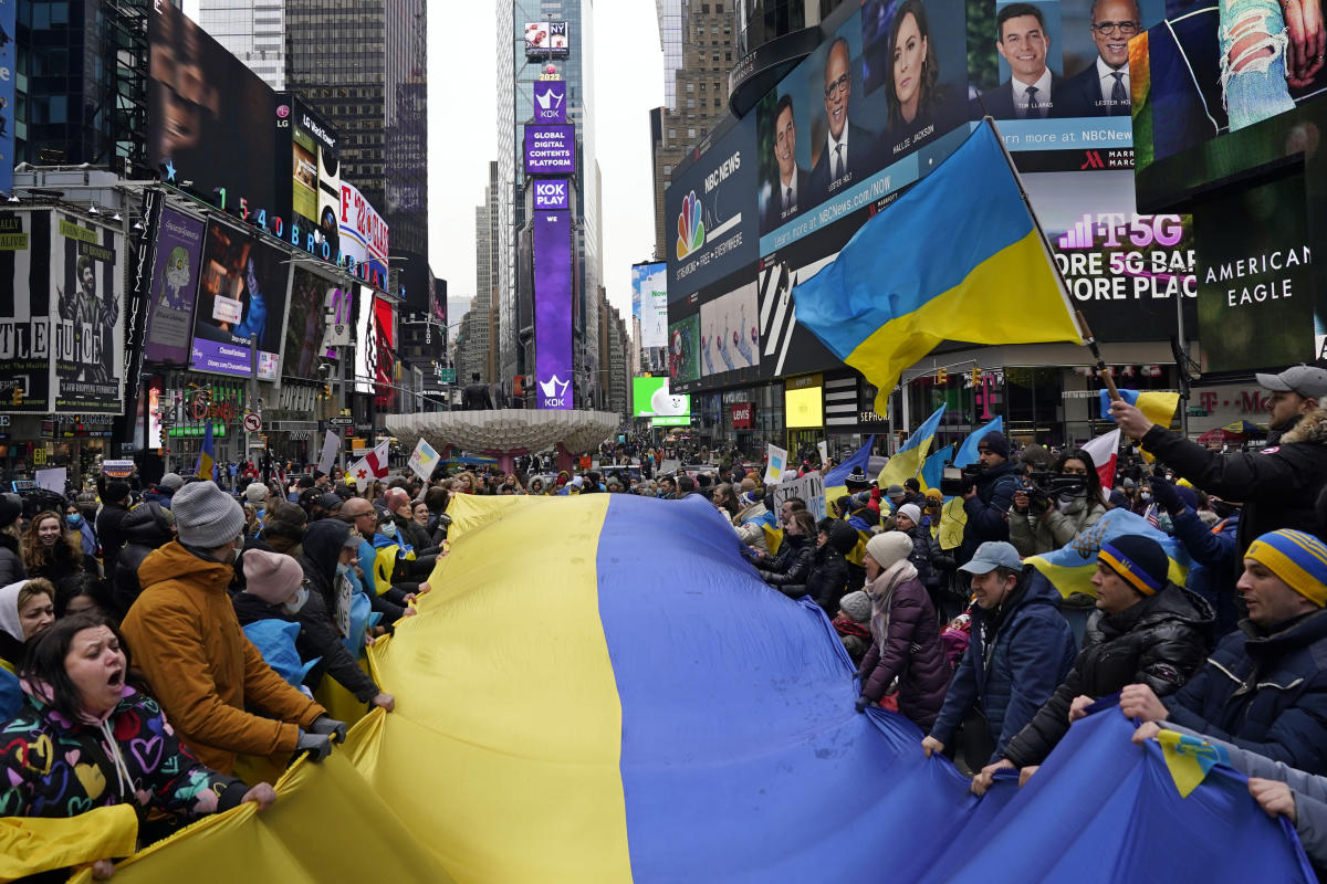 Demonstrators in NYC rally in support of Ukraine