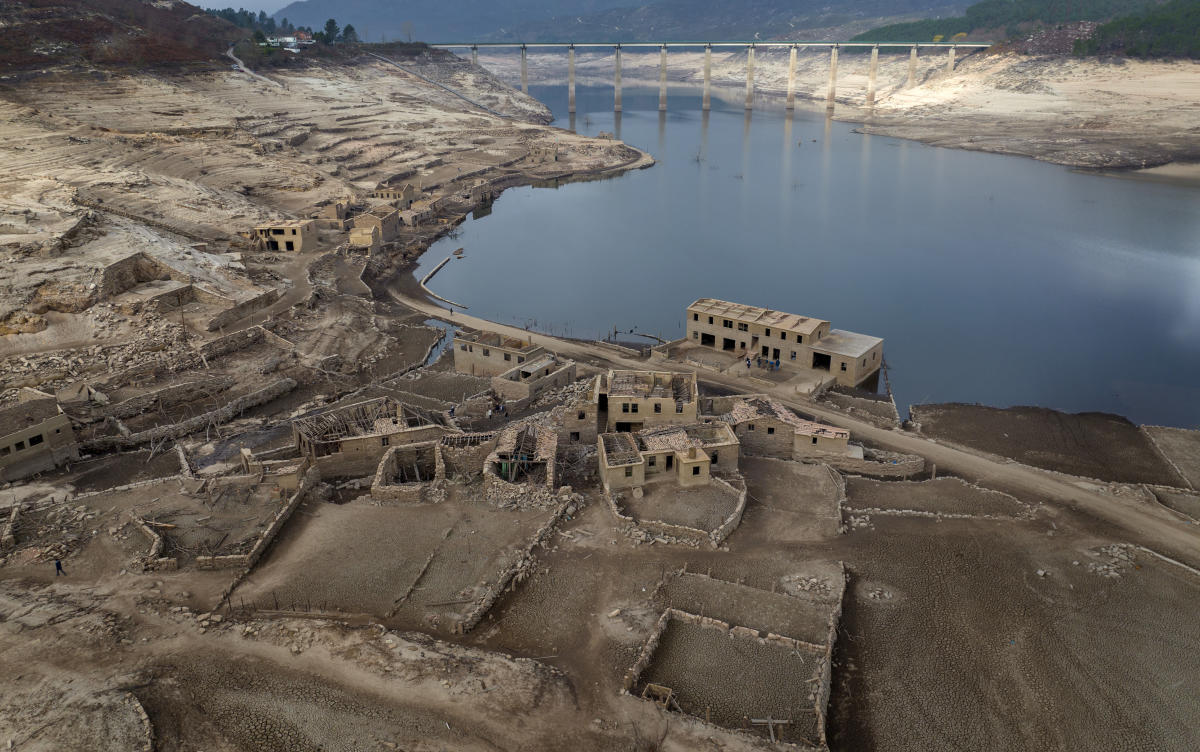 Dry winter drains reservoirs, ruins crops in Spain, Portugal