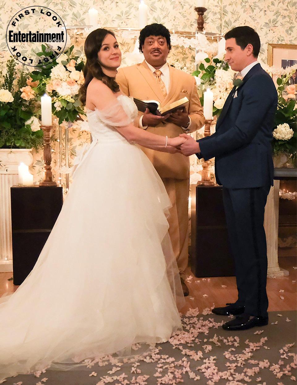 Erica and Geoff are getting married on The Goldbergs — see first look photos of their wedding