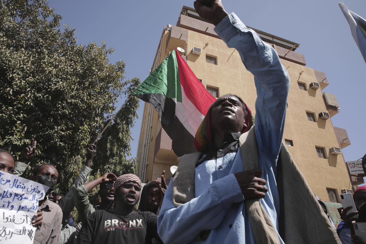 Ex-Sudan official detained as 2 killed in anti-coup protests