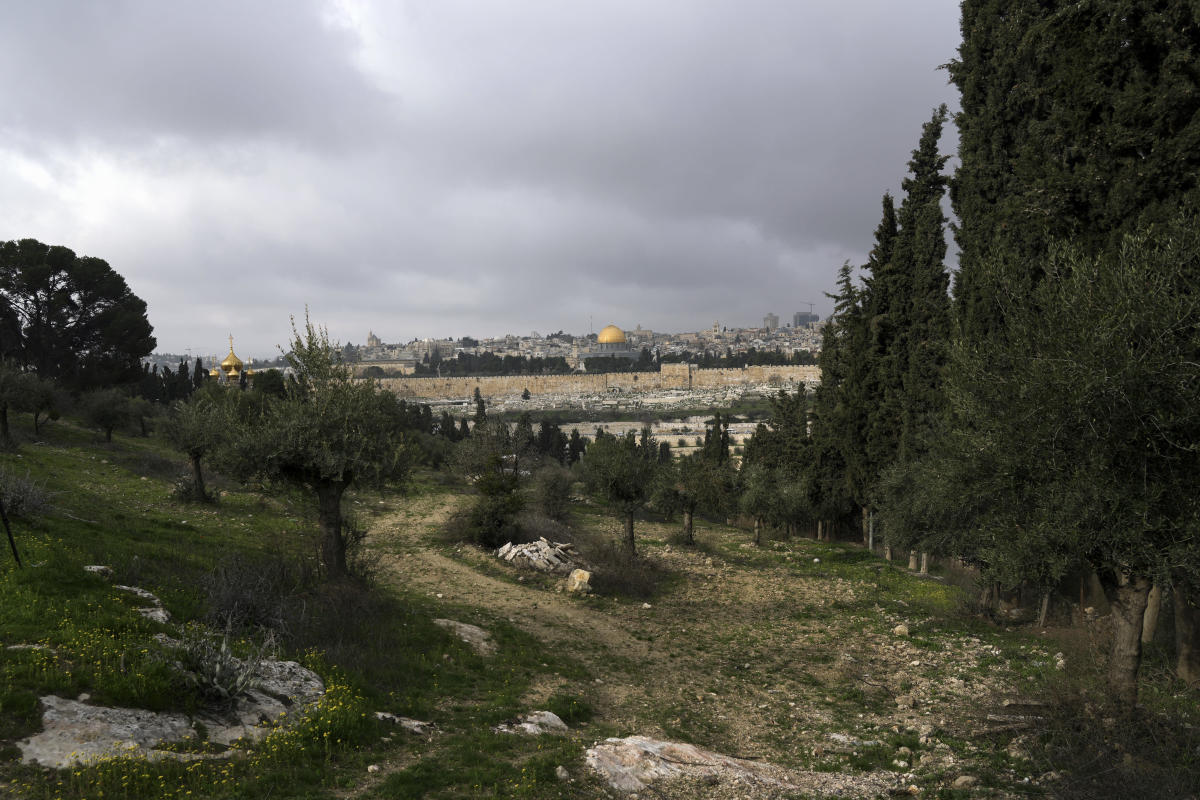 Israeli authority backs down from Mount of Olives park plan