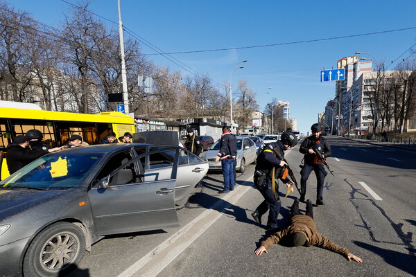 Live Updates: Ukraine and Russia Talk, but Fighting Continues