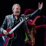 Neil Diamond Sells Song Catalog, Master Recordings to Universal Music Group