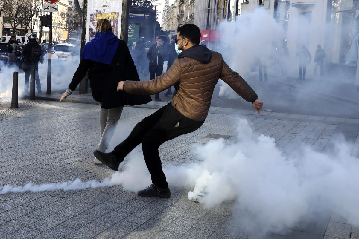 Paris police fire tear gas to disperse banned virus protest