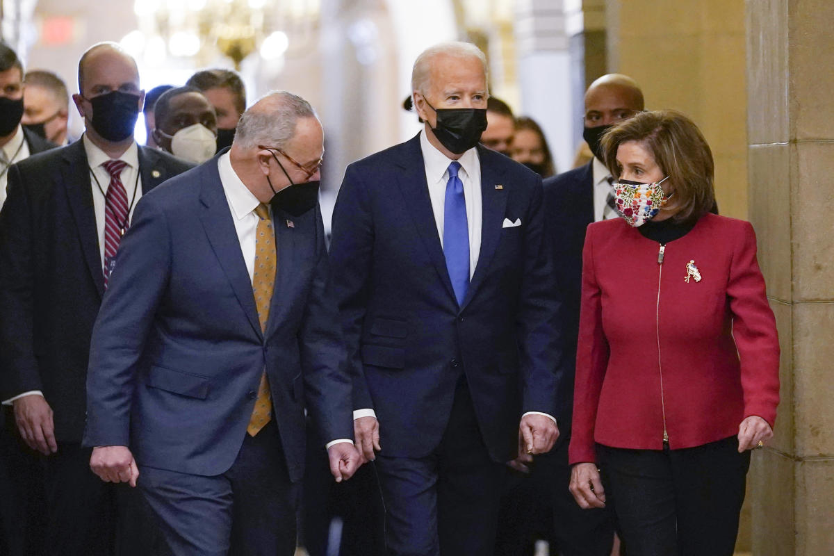 Pelosi opens Biden State of the Union speech to full House