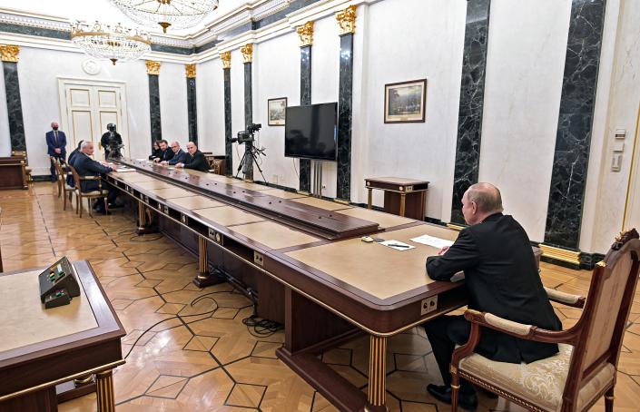 Photos: Putin keeps his distance during meetings