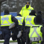 Police clear way to key US-Canada bridge, but still closed