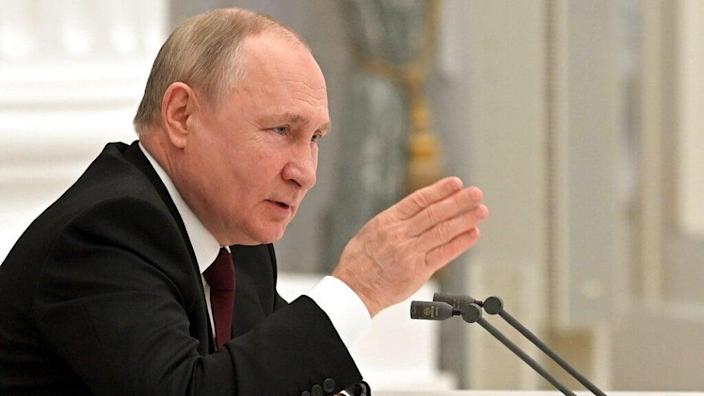 Putin calls on Ukraine military to overthrow government