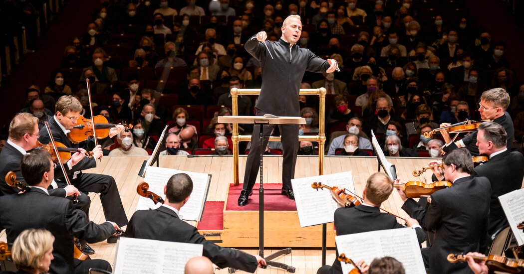 Review: Upended by Global Conflict, the Vienna Philharmonic Plays On