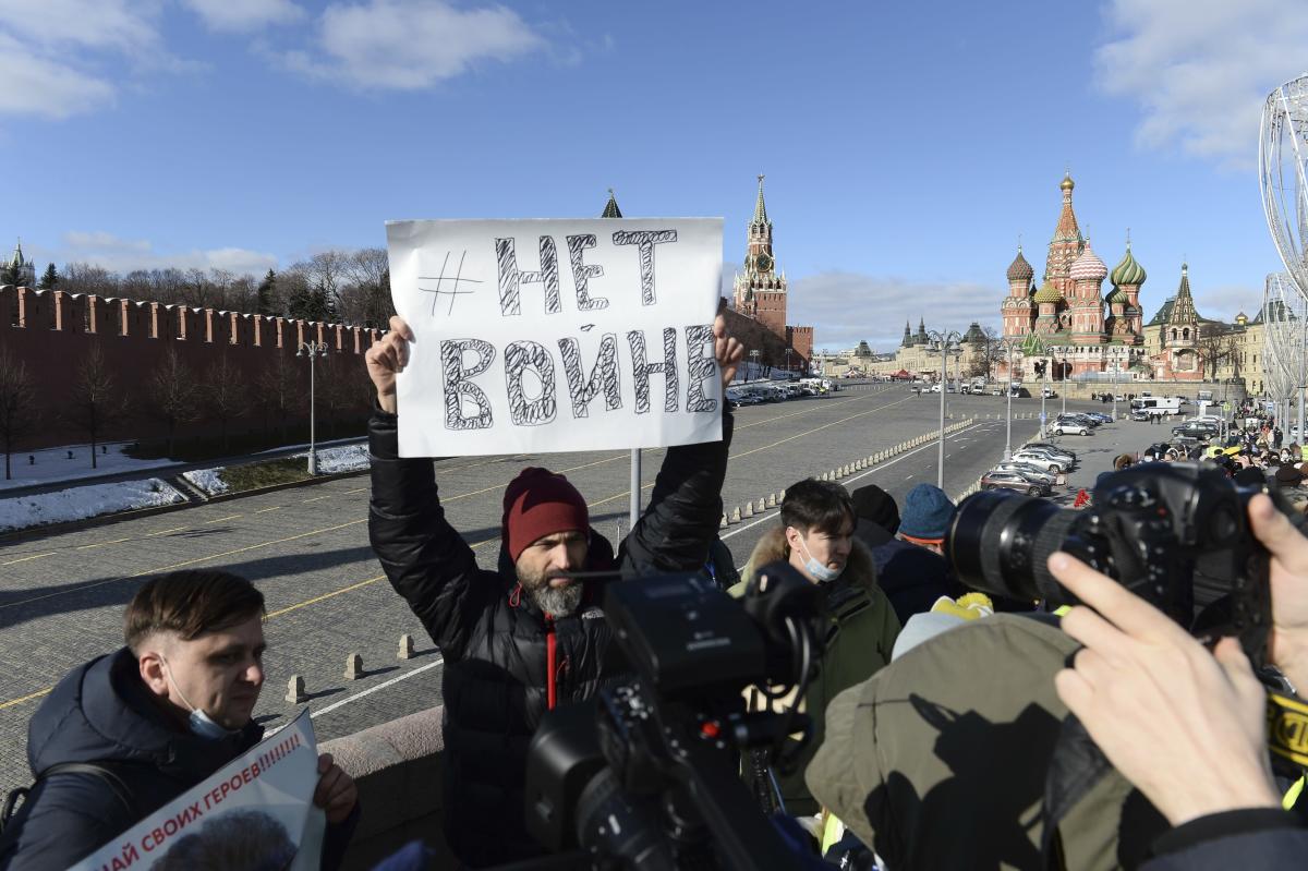 Russians hold anti-war rallies amid ominous threats by Putin