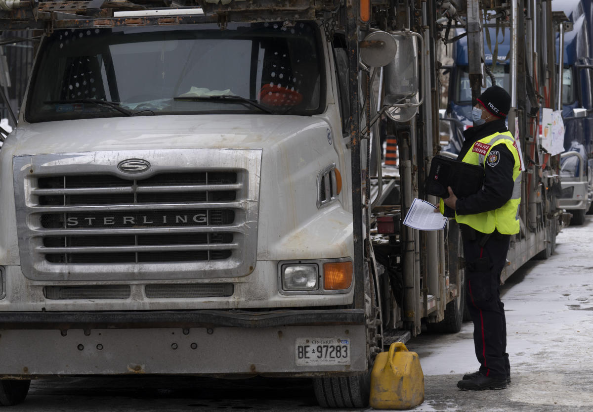 Tensions mount in Ottawa as police warn truckers to leave