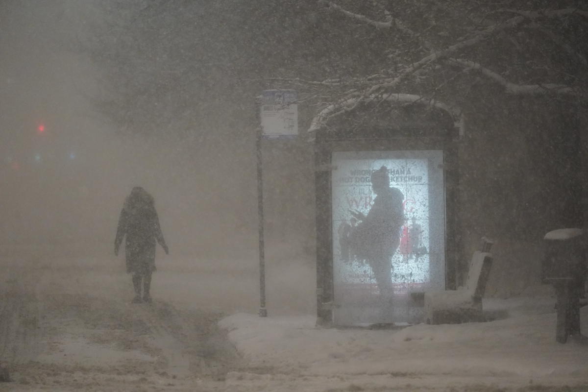 Winter storm packing snow, freezing rain moves across US