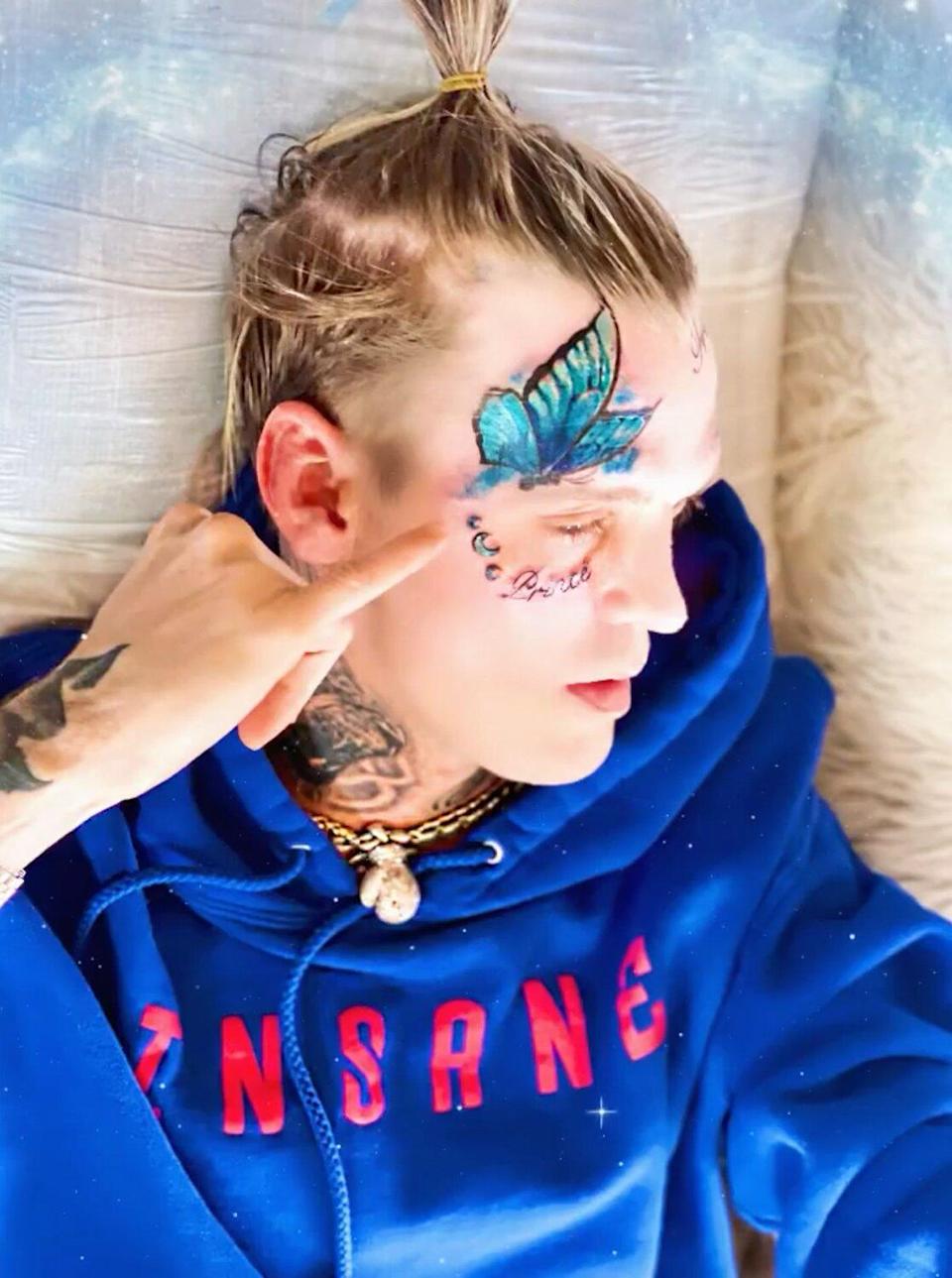 Aaron Carter Gets Giant Butterfly Face Tattoo in Honor of Late Sister: ‘Wanted to Make Her Proud’