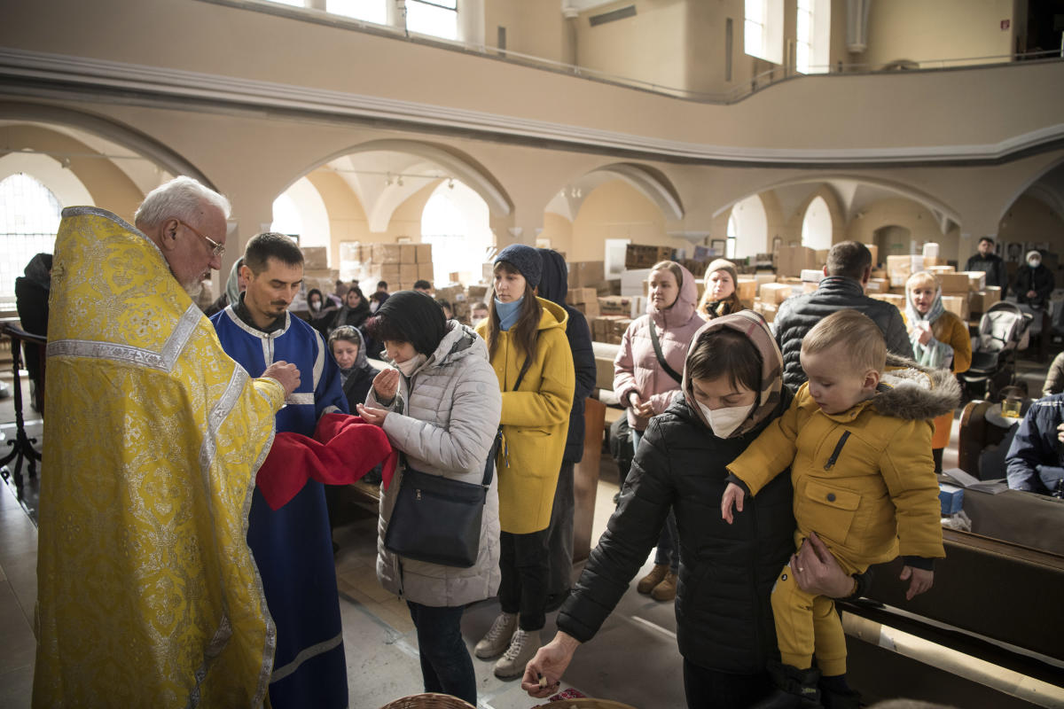 Across Europe, Ukrainian exiles pray for peace back home