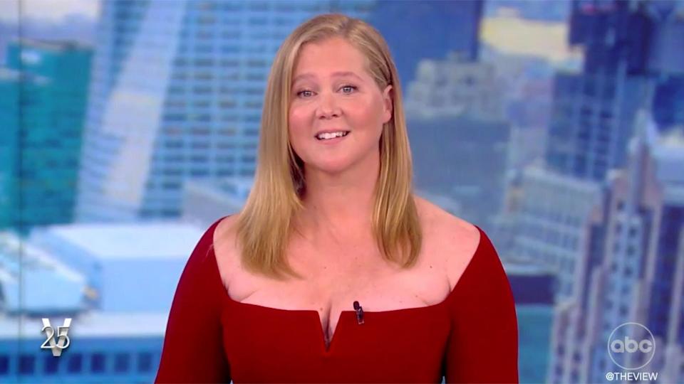 Amy Schumer jokes that her lawyer told her she ‘can’t say half’ of what she wants to as Oscars host