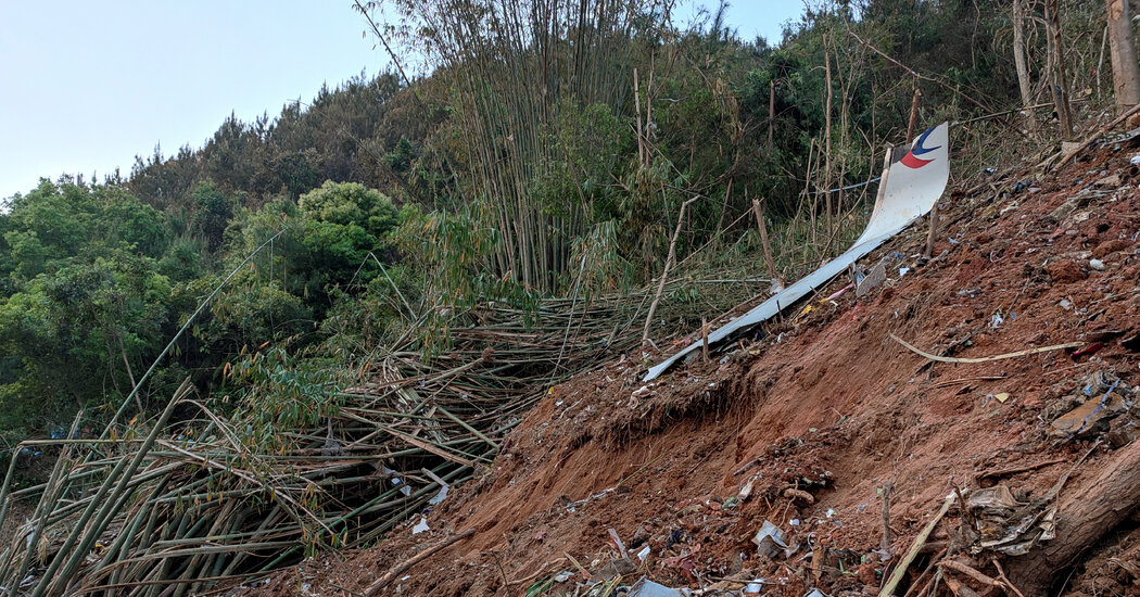 China Eastern Jet’s Steep Plunge Suggests Little Chance of Survival