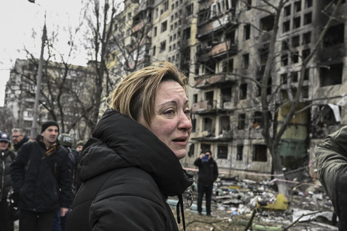 Deadly strike on Kyiv apartment building as Ukraine-Russia talks resume