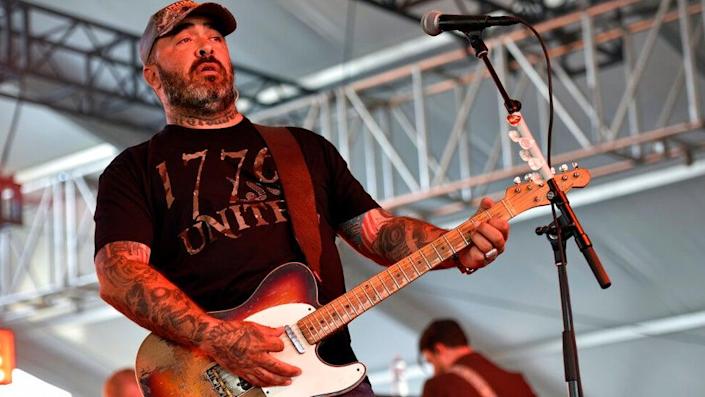 Former Staind frontman promotes pro-Putin rhetoric, COVID conspiracy theories