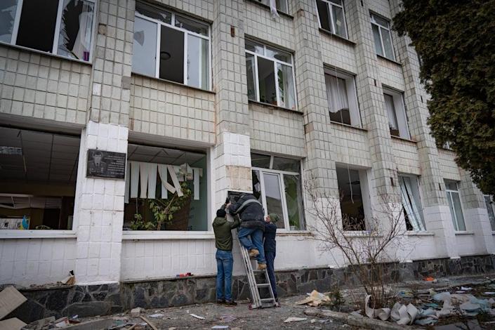 Inside the shelled Ukrainian city where soldiers and civilians are primed for a Russian onslaught