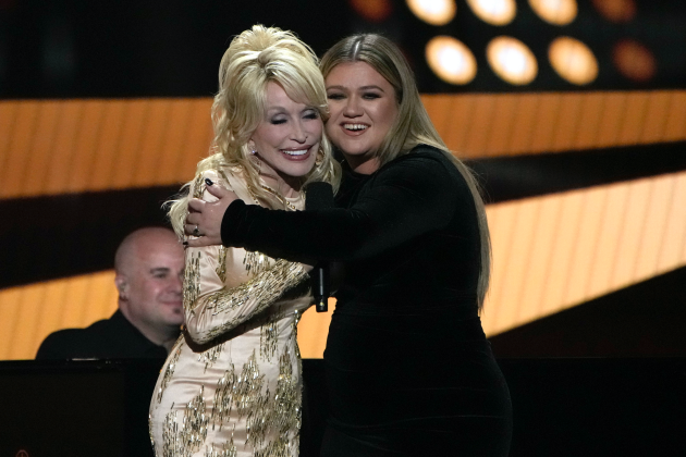 Kelly Clarkson Honors Dolly Parton With ‘I Will Always Love You’ Performance at ACM Awards