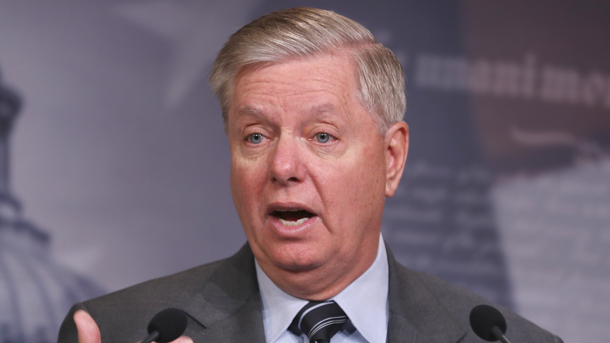 Lindsey Graham encourages Russians to assassinate Putin: ‘Take this guy out’