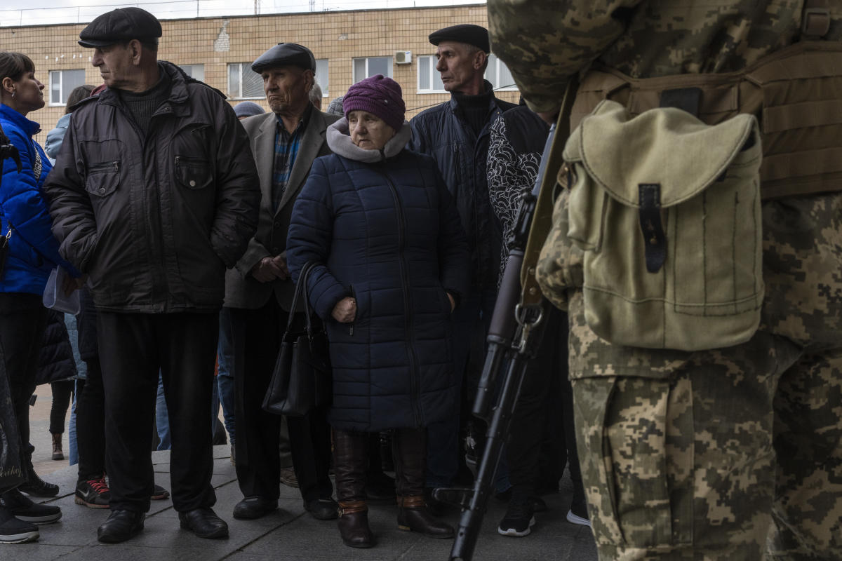 Live updates: Zelenskyy notes progress, mistrust in talks