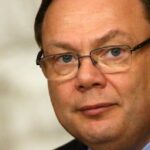 Mikhail Fridman says sanctioned oligarchs like him have no influence on Putin and it would be ‘suicide’ to challenge him on Ukraine