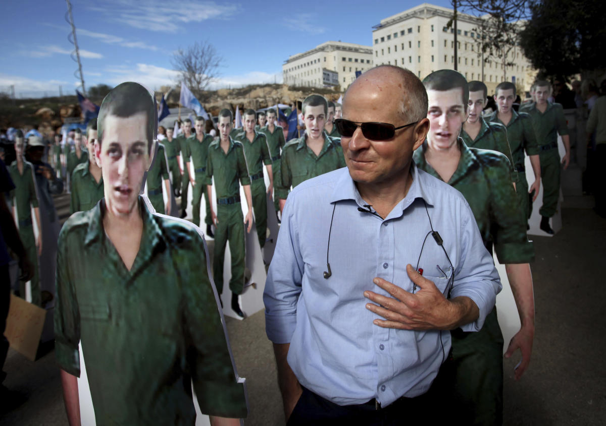 Noam Shalit, father of captive Israeli soldier, dies at 68