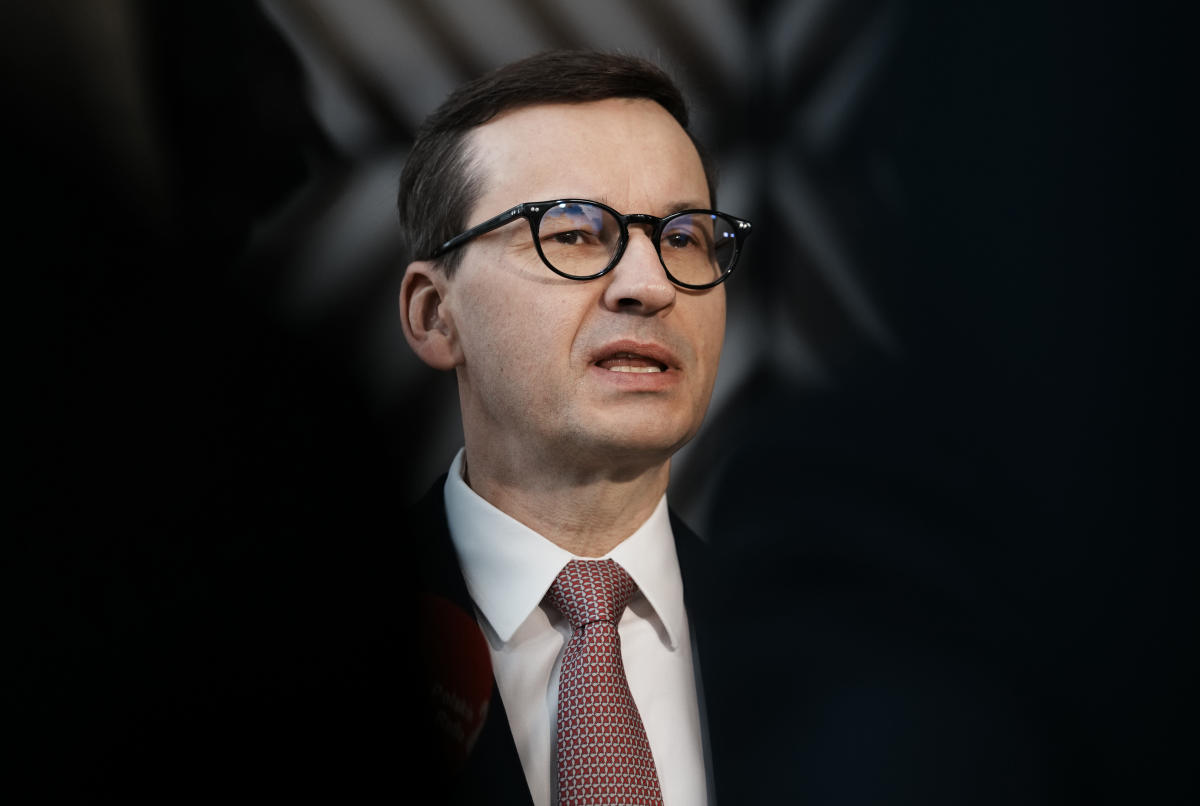 Poland to cut all Russian oil imports; Germany warns on gas