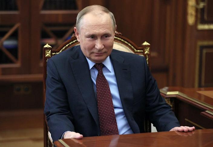 Putin accuses west of seeking to destroy Russia and issues warning to ‘traitors’