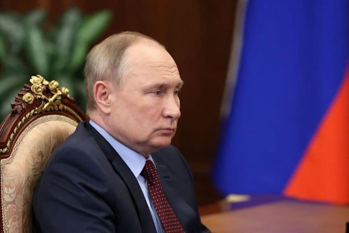 Putin threatens Ukraine with loss of statehood