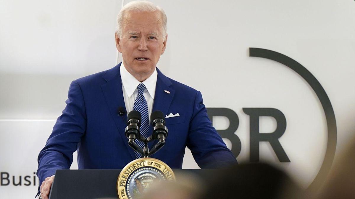 Putin’s “back is against the wall”: Biden confirms Russia fired hypersonic missile in Ukraine