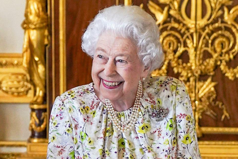 Queen Elizabeth Celebrates U.K. Mother’s Day with Her Mom and Sister in Royal Throwback: ‘Very Special’