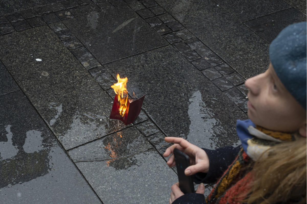 Russians living in Serbia join rally against Ukraine war