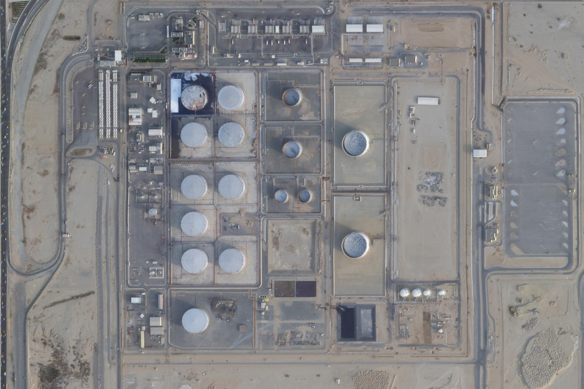 Satellite photos show Yemen rebels hit Saudi oil site again