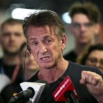 Sean Penn says he will ‘smelt’ his Oscars ‘in public’ if President Zelensky is not invited to appear at Academy Awards