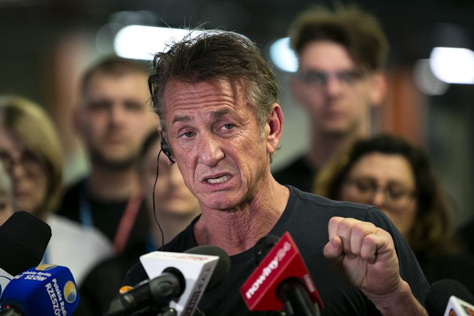 Sean Penn says he will ‘smelt’ his Oscars ‘in public’ if President Zelensky is not invited to appear at Academy Awards