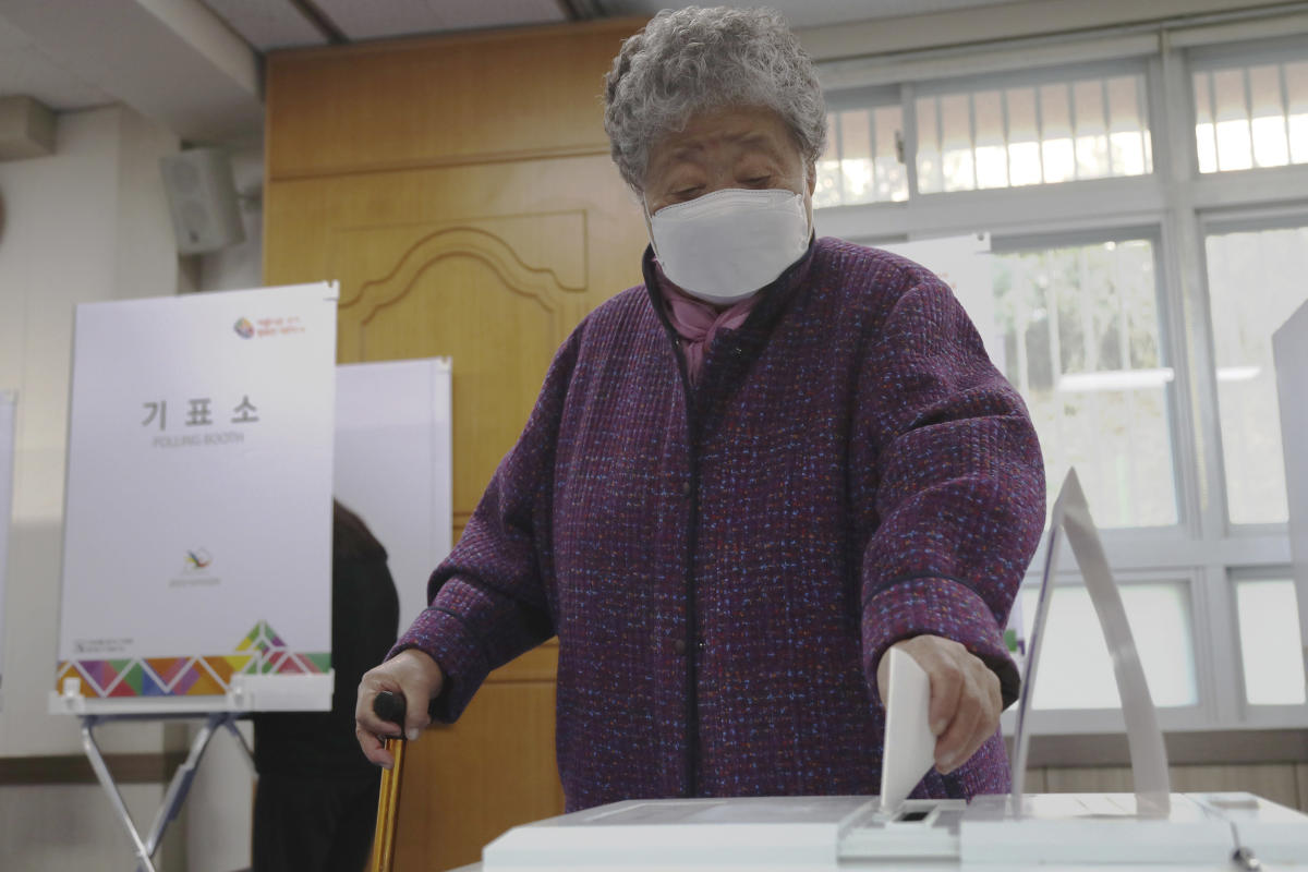 South Koreans vote for president in tight, bitter election