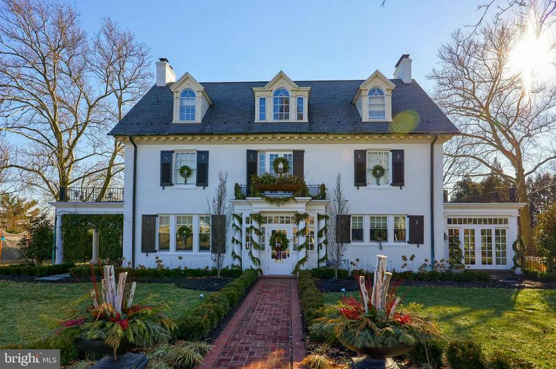 Taylor Swift’s childhood home, where she learned to play guitar, on market for 9K