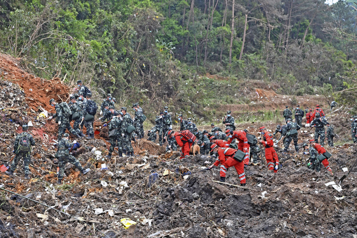 Terrain, rain hampering search at site of China plane crash