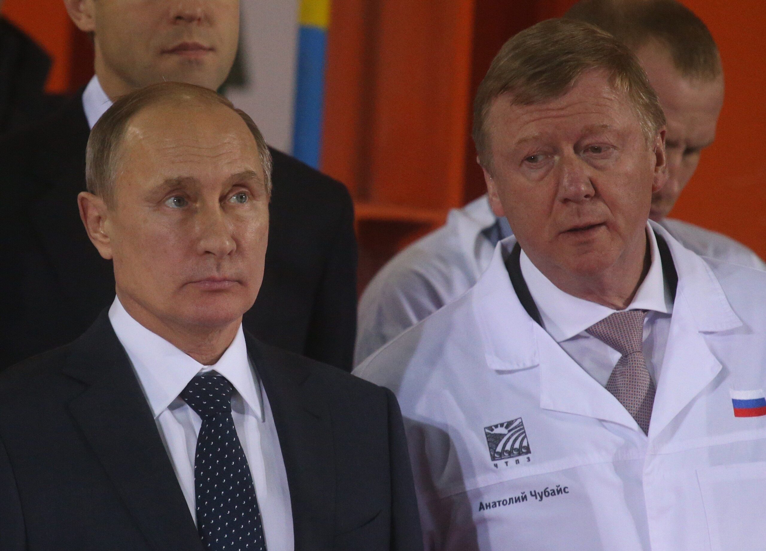 Top Putin Adviser Anatoly Chubais Steps Down, Leaves Russia