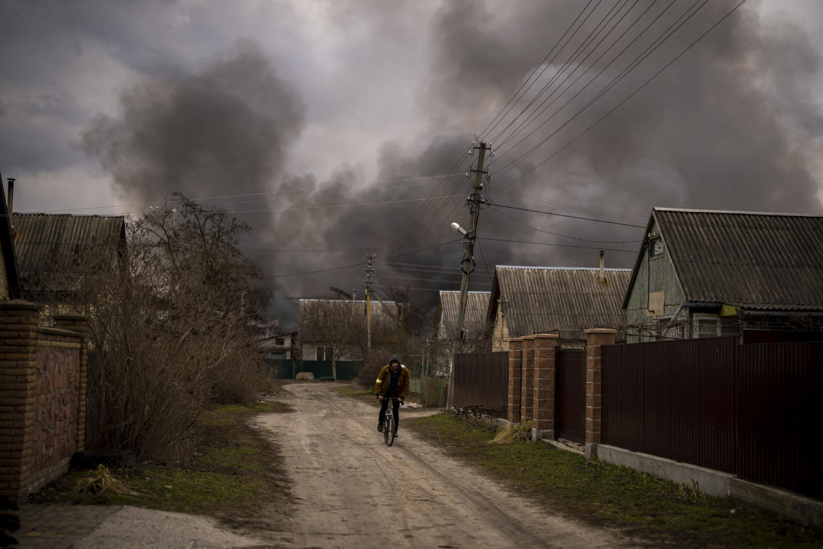 Ukraine says evacuations stall amid Russian shelling