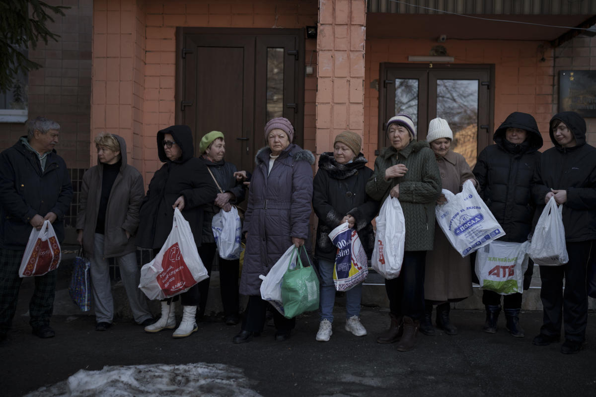 Ukrainians who can’t flee war increasingly face hunger