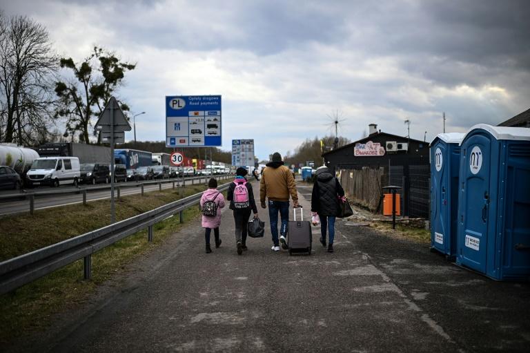 Another 52,000 Ukrainians flee war as refugees