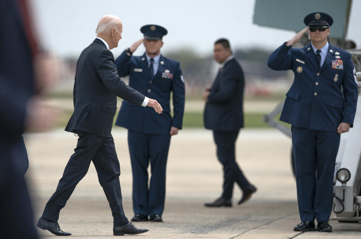 Biden announces heavy artillery, other weapons for Ukraine