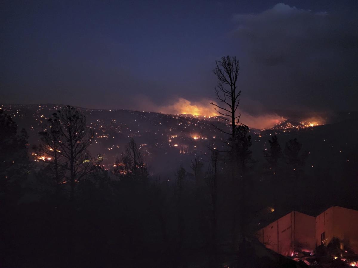 Couple found dead as wildfire destroys New Mexico homes